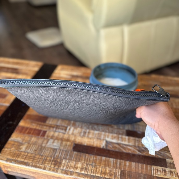 Louis Vuitton - Virgil Abloh A4 pochette - Picture 8 of 8